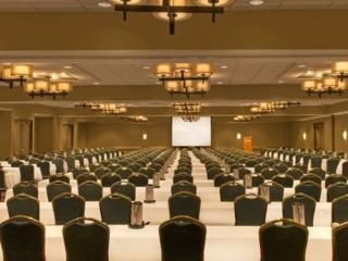 Imagen general del Hotel Holiday Inn And Suites Bloomington. Foto 2