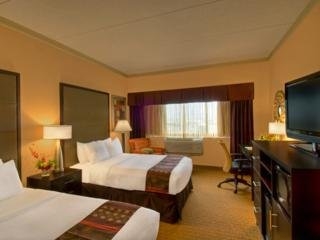 Imagen de la habitación del Hotel Holiday Inn And Suites Bloomington. Foto 4