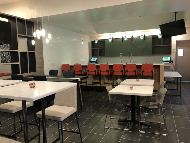 Imagen del bar/restaurante del Hotel Holiday Inn And Suites Bothell, An Ihg. Foto 3