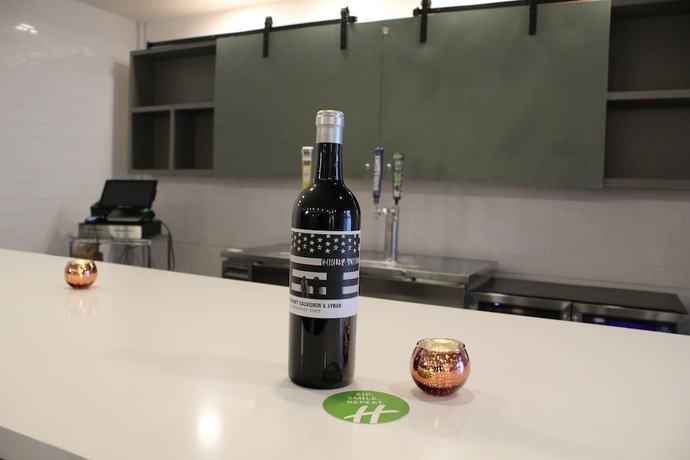 Imagen del bar/restaurante del Hotel Holiday Inn And Suites Bothell, An Ihg. Foto 4