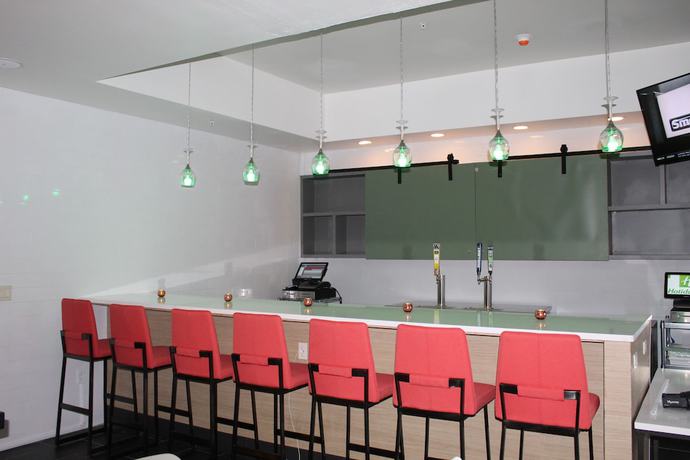 Imagen del bar/restaurante del Hotel Holiday Inn And Suites Bothell, An Ihg. Foto 6