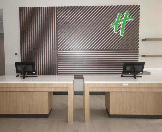 Imagen de los interiores del Hotel Holiday Inn And Suites Fayetteville W-Fort Bragg Area, an IHG. Foto 18