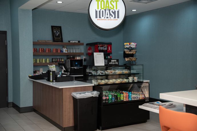 Imagen del bar/restaurante del Hotel Holiday Inn And Suites Fayetteville W-Fort Bragg Area, an IHG. Foto 2