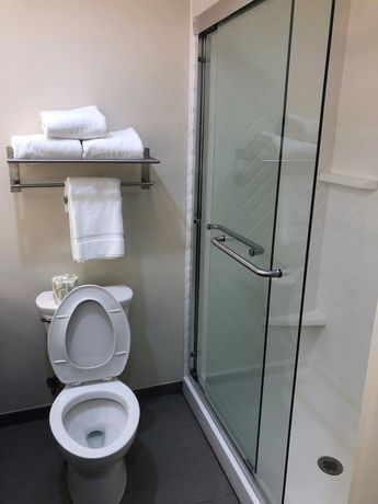 Imagen de la habitación del Hotel Holiday Inn And Suites Fayetteville W-Fort Bragg Area, an IHG. Foto 8