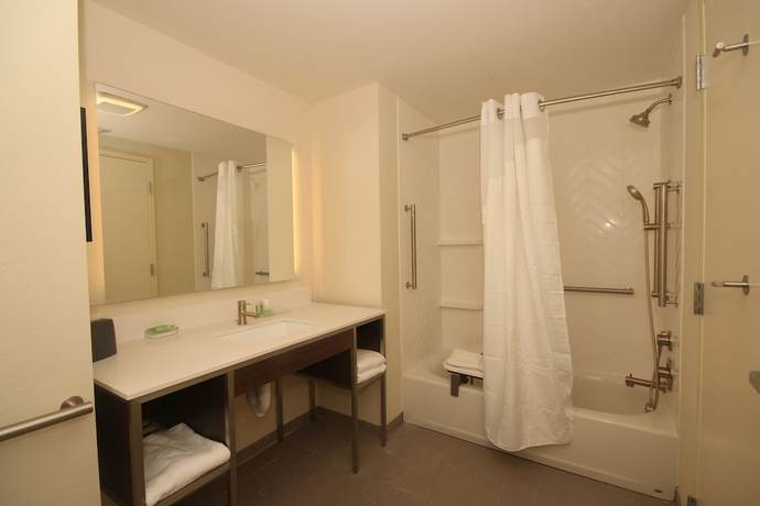 Imagen de la habitación del Hotel Holiday Inn And Suites Fayetteville W-Fort Bragg Area, an IHG. Foto 9