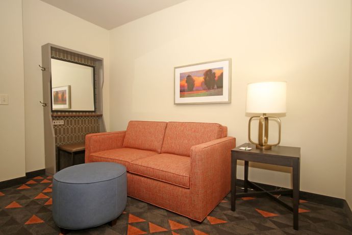 Imagen de la habitación del Hotel Holiday Inn And Suites Fayetteville W-Fort Bragg Area, an IHG. Foto 11