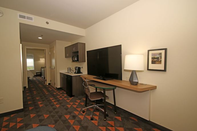 Imagen de la habitación del Hotel Holiday Inn And Suites Fayetteville W-Fort Bragg Area, an IHG. Foto 13
