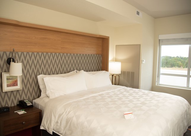 Imagen de la habitación del Hotel Holiday Inn And Suites Fayetteville W-Fort Bragg Area, an IHG. Foto 17