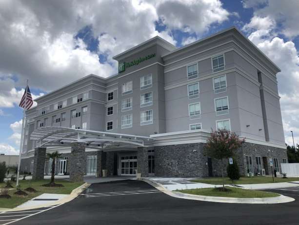 Imagen general del Hotel Holiday Inn And Suites Fayetteville W-Fort Bragg Area, an IHG. Foto 1
