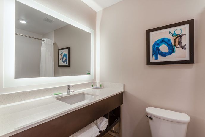 Imagen de la habitación del Hotel Holiday Inn And Suites Jefferson City, An Ihg. Foto 11