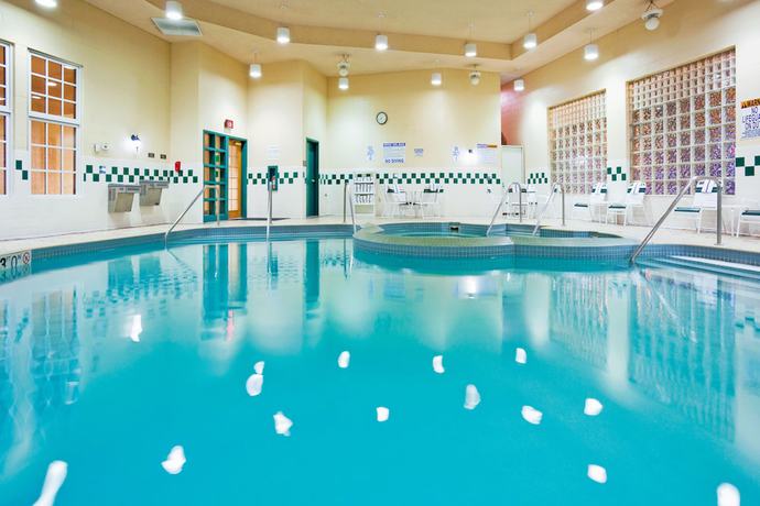 Imagen de la piscina del Hotel Holiday Inn And Suites La Crosse, An Ihg. Foto 19