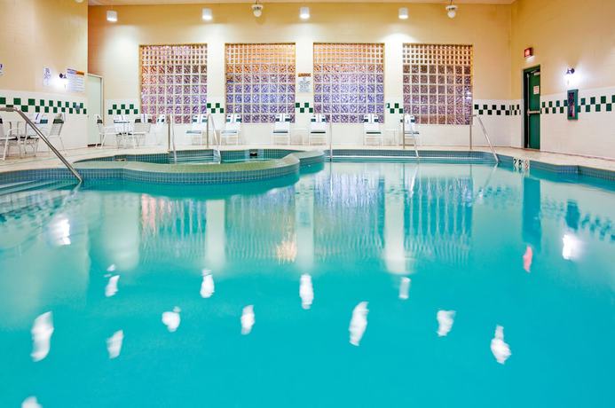 Imagen de la piscina del Hotel Holiday Inn And Suites La Crosse, An Ihg. Foto 20
