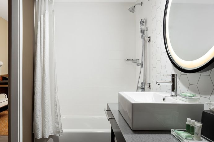 Imagen de la habitación del Hotel Holiday Inn And Suites Nashville Downtown - Broadway, An Ihg. Foto 5
