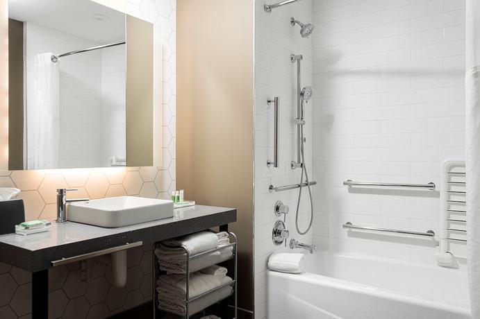 Imagen de la habitación del Hotel Holiday Inn And Suites Nashville Downtown - Broadway, An Ihg. Foto 6