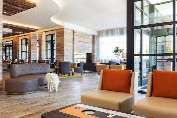 Imagen de los interiores del Hotel Holiday Inn And Suites Nashville Downtown - Broadway, An Ihg. Foto 17