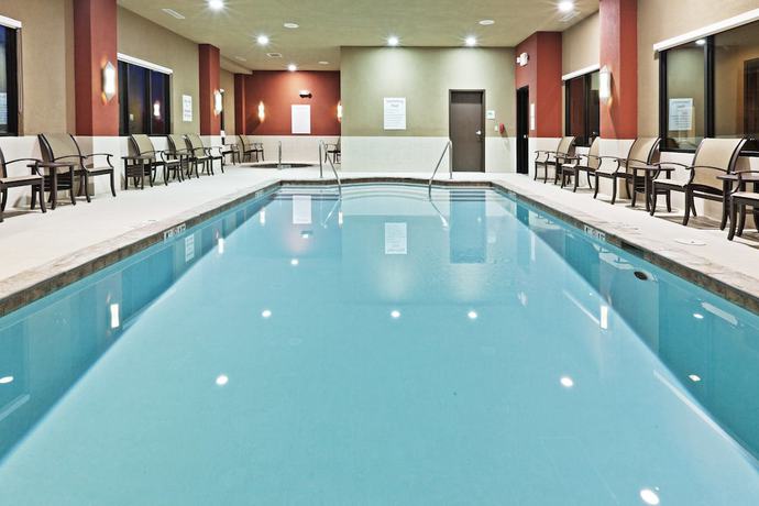 Imagen de la piscina del Hotel Holiday Inn And Suites Tulsa South, An Ihg. Foto 20