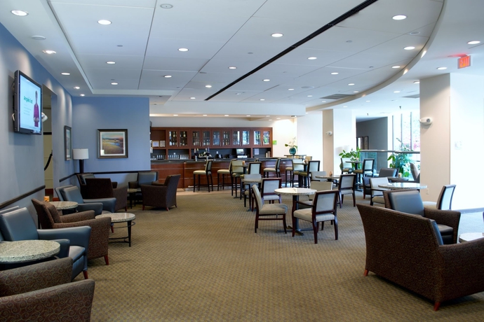 Imagen del bar/restaurante del Hotel Holiday Inn Arlington At Ballston, An Ihg. Foto 7