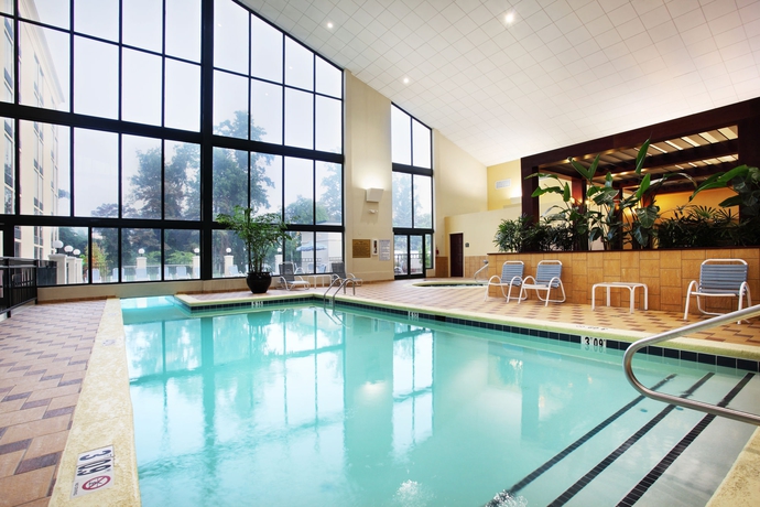 Imagen de la piscina del Hotel Holiday Inn Asheville Biltmore, An Ihg. Foto 15