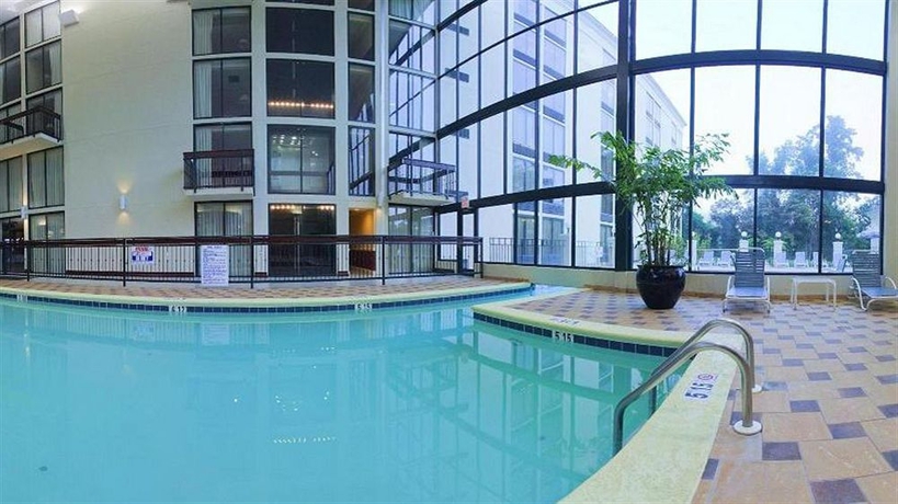 Imagen de la piscina del Hotel Holiday Inn Asheville Biltmore, An Ihg. Foto 16
