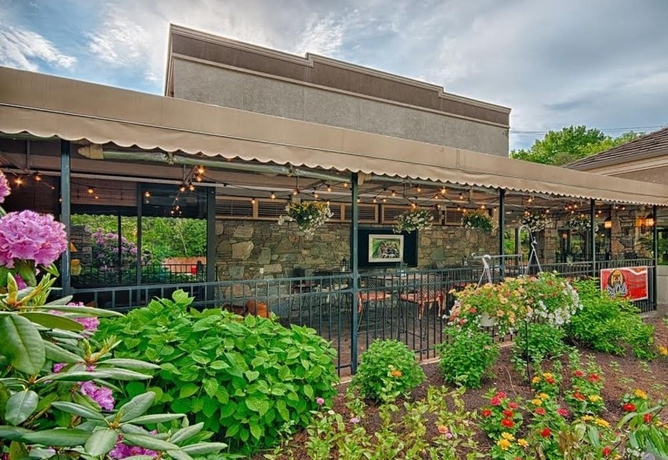 Imagen de los exteriores del Hotel Holiday Inn Asheville East-blue Ridge Pkwy, An Ihg. Foto 5