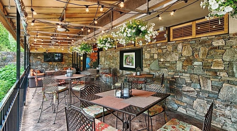 Imagen de los exteriores del Hotel Holiday Inn Asheville East-blue Ridge Pkwy, An Ihg. Foto 6