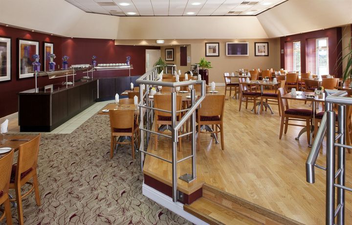 Imagen del bar/restaurante del Hotel Holiday Inn Ashford North A20. Foto 3