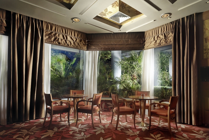 Imagen del bar/restaurante del Hotel Holiday Inn Athens Attica Av, Airport W.. Foto 2