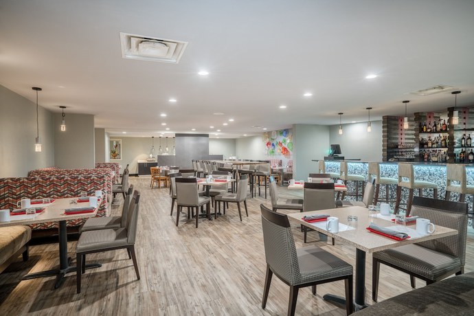 Imagen del bar/restaurante del Hotel Holiday Inn Atlanta/roswell, An Ihg. Foto 3