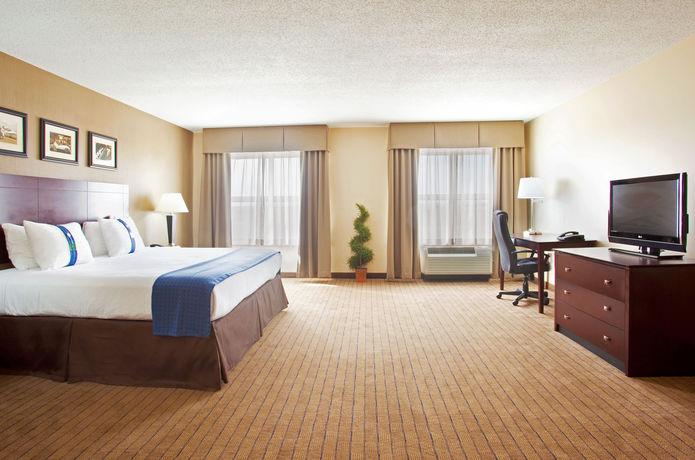 Imagen de la piscina del Hotel Holiday Inn Aurora North - Naperville, An Ihg. Foto 16