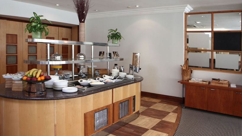 Imagen del bar/restaurante del Hotel Holiday Inn Aylesbury, An Ihg. Foto 4