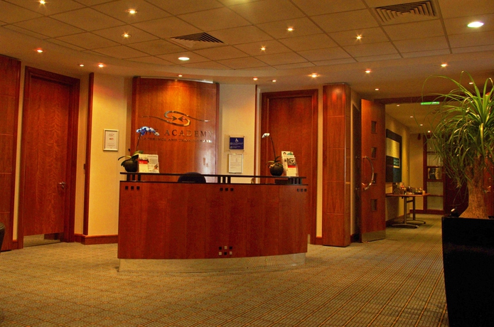 Imagen de los interiores del Hotel Holiday Inn Aylesbury, An Ihg. Foto 12