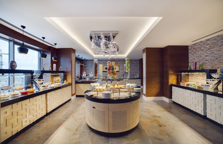 Imagen del bar/restaurante del Hotel Holiday Inn Baku, An Ihg. Foto 2