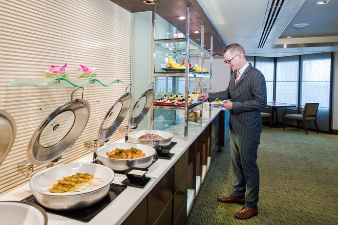 Imagen del bar/restaurante del Hotel Holiday Inn Bangkok Silom, An Ihg. Foto 2