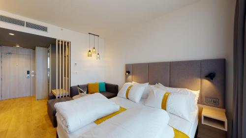 Imagen general del Hotel Holiday Inn Barcelona-Sant Cugat. Foto 7