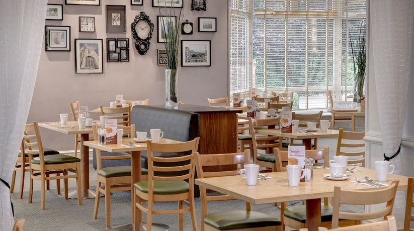 Imagen del bar/restaurante del Hotel Holiday Inn Basingstoke, An Ihg. Foto 3