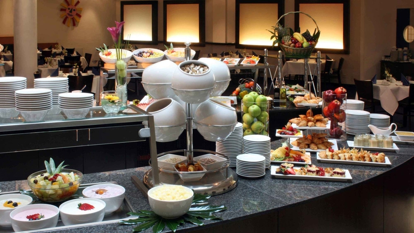 Imagen del bar/restaurante del Hotel Holiday Inn Berlin City Center East Prenzlauer Berg, an IHG Hotel. Foto 4