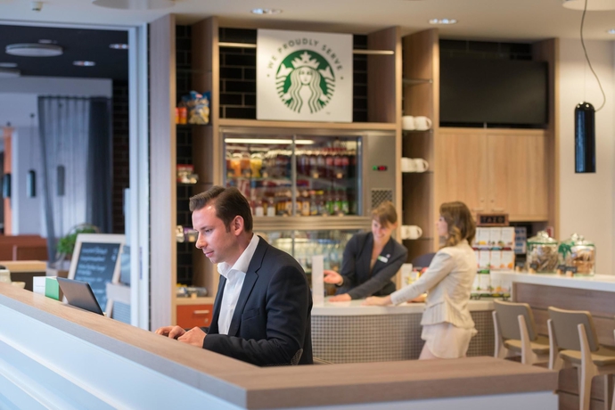 Imagen del bar/restaurante del Hotel Holiday Inn Berlin City East Side. Foto 5