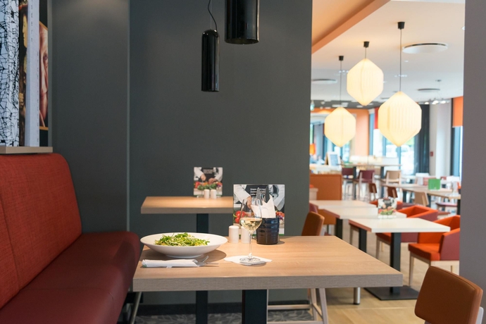 Imagen del bar/restaurante del Hotel Holiday Inn Berlin City East Side. Foto 7