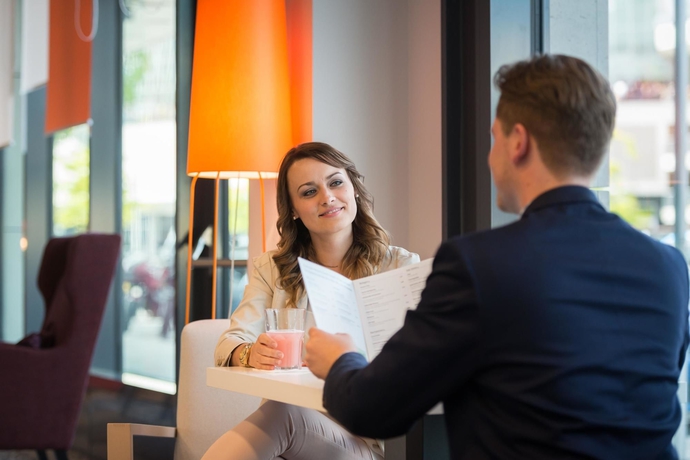 Imagen del bar/restaurante del Hotel Holiday Inn Berlin City East Side. Foto 8