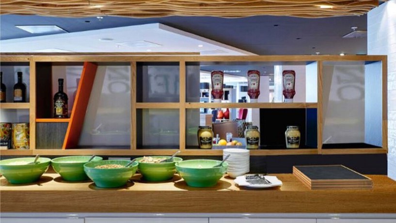 Imagen del bar/restaurante del Hotel Holiday Inn Blackpool, an IHG. Foto 6