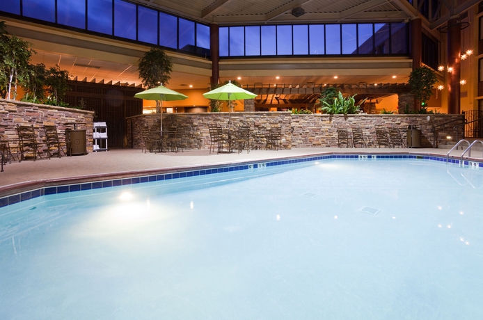 Imagen de la piscina del Hotel Holiday Inn Bloomington Airport South Mall Area, An Ihg. Foto 15