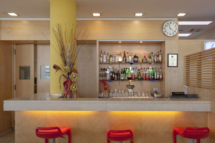 Imagen del bar/restaurante del Hotel Holiday Inn Bologna-Fiera. Foto 2