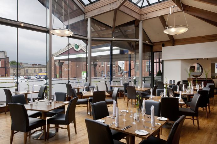 Imagen del bar/restaurante del Hotel Holiday Inn Bolton Centre, An Ihg. Foto 4