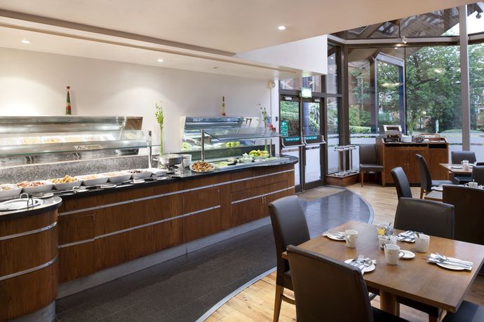 Imagen del bar/restaurante del Hotel Holiday Inn Bolton Centre, An Ihg. Foto 5