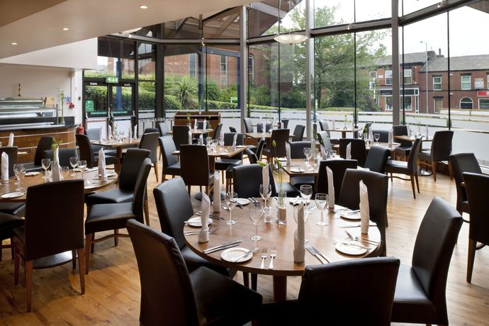 Imagen del bar/restaurante del Hotel Holiday Inn Bolton Centre, An Ihg. Foto 6