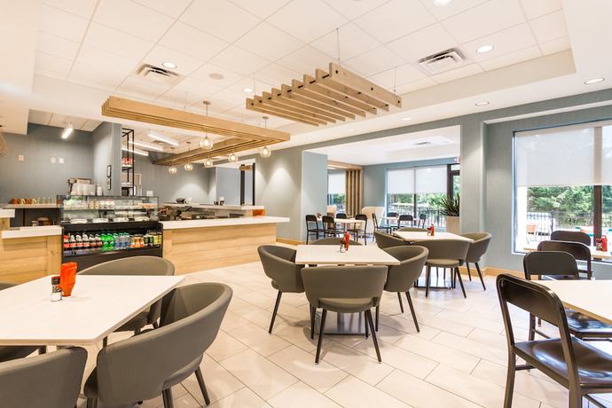 Imagen del bar/restaurante del Hotel Holiday Inn Boone - University Area, An Ihg. Foto 4
