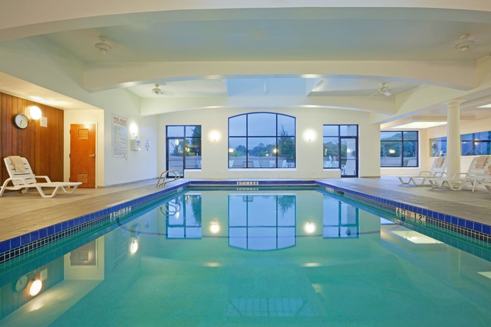 Imagen de la piscina del Hotel Holiday Inn Boston - Dedham and Conference Center, An Ihg. Foto 6