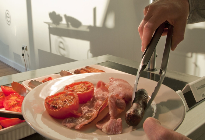 Imagen del bar/restaurante del Hotel Holiday Inn Bournemouth, An Ihg. Foto 3