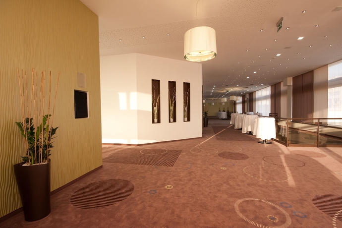 Imagen de los interiores del Hotel Holiday Inn Bratislava. Foto 9
