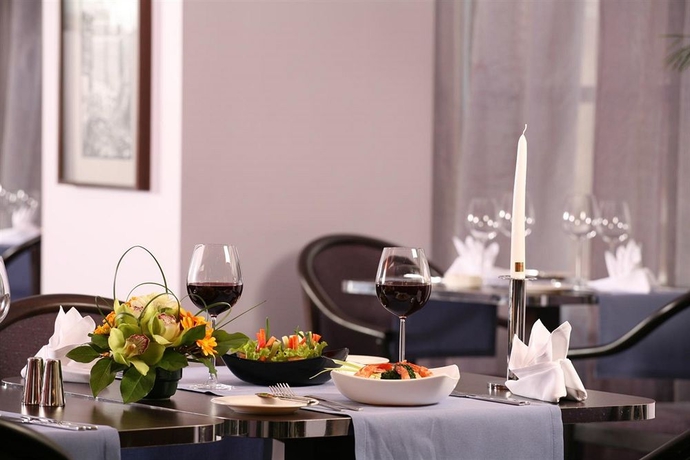 Imagen del bar/restaurante del Hotel Holiday Inn Bucharest - Times, An Ihg. Foto 4